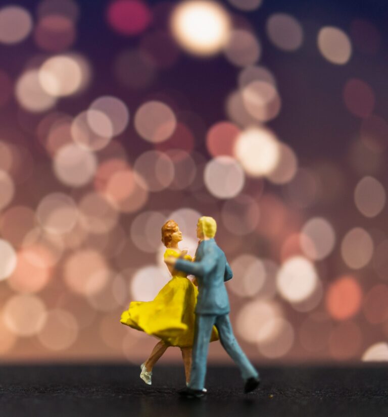 sml_miniature-couple-dancing-at-a-celebration-2026-03-26-06-57-31-utc